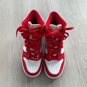 Nike high Dunks in Champion Red